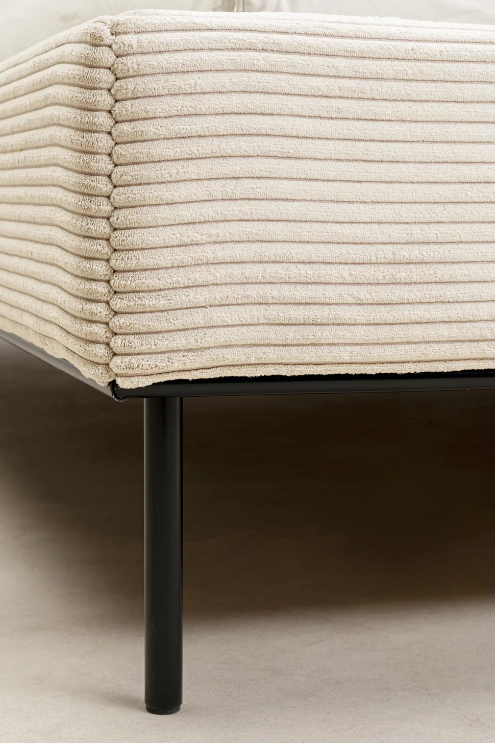 KARE Design Bed East Side Cord Creme 180x200cm Store