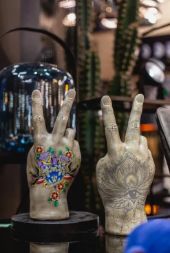 KARE Design Decofiguur Hand Victory Tattoo Eye 36cm Cheap