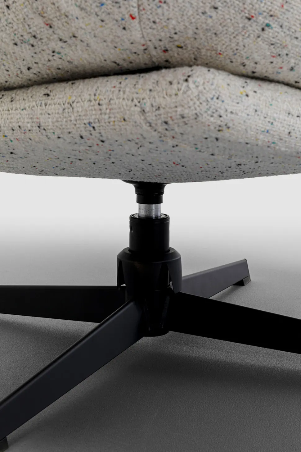 KARE Design Draaifauteuil + Hocker Columbia Best