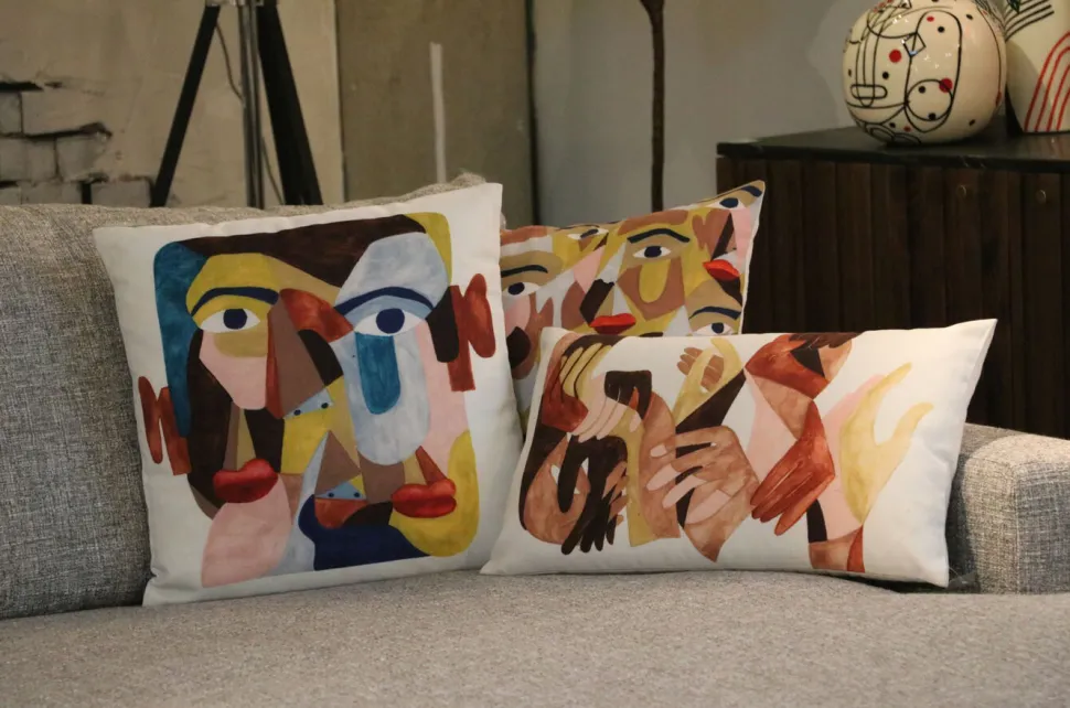 KARE Design Kussen Artistic Hands 50x30cm Outlet
