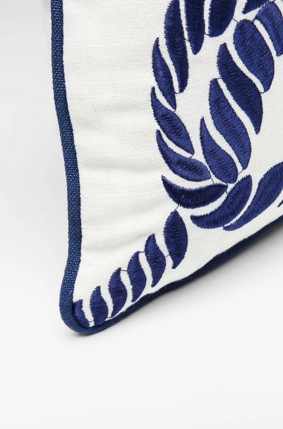 KARE Design Kussen Classy Knot White 28x50 Online